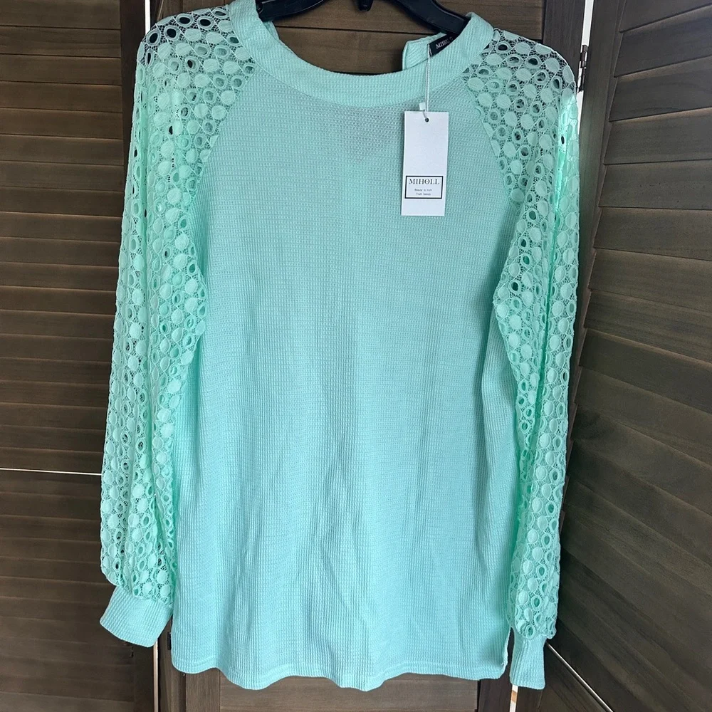 NWT Beautiful, long sleeve shirt with lace sleeves